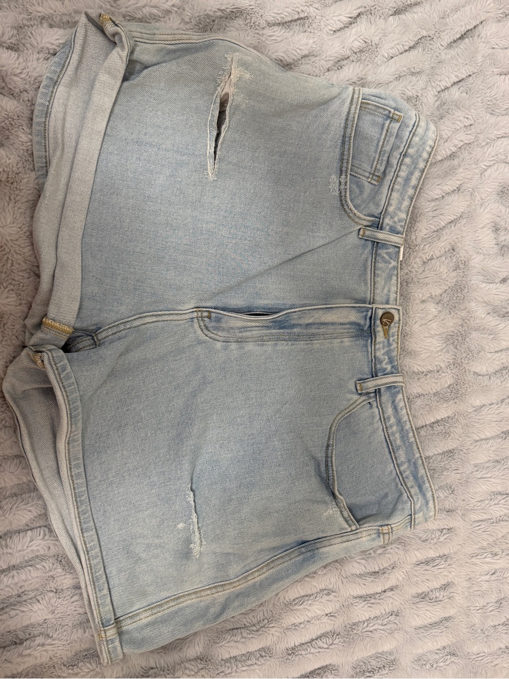 NWT KanCan Signature Mom Fit Denim Shorts Size 34 Buckle Exclusive